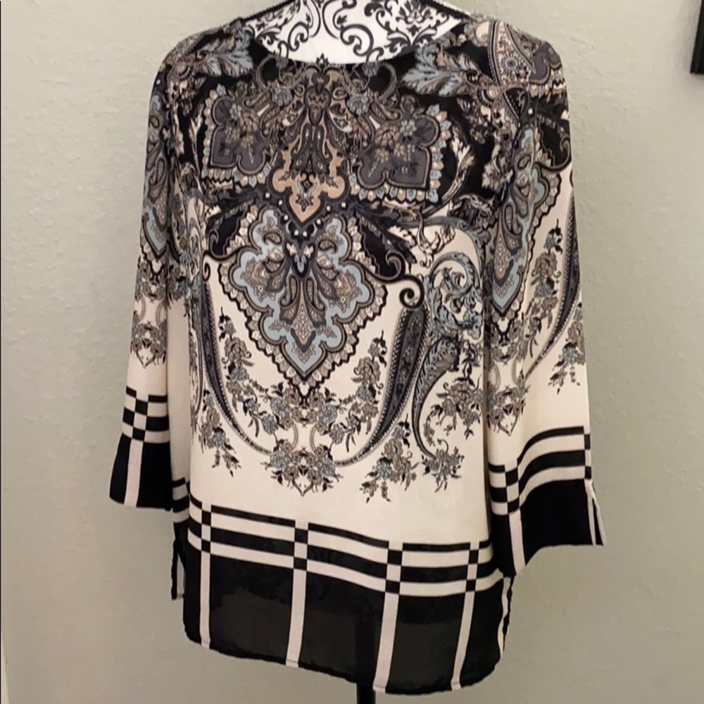 Adrianna Papell Beautiful like new blouse